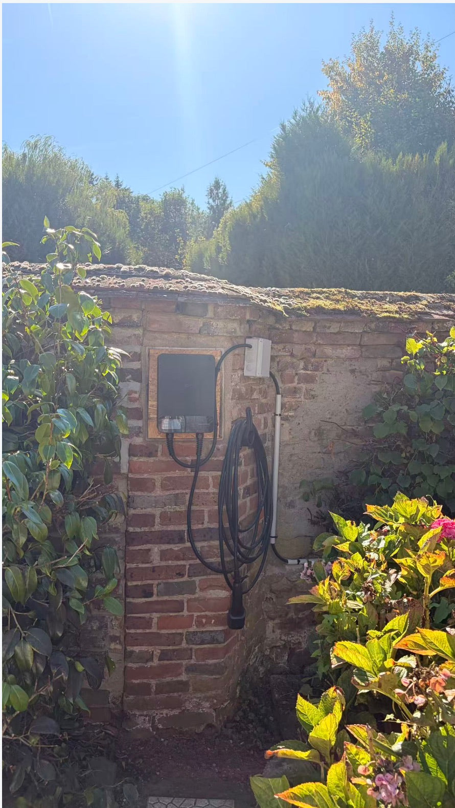Vue générale de l’installation dans le jardin