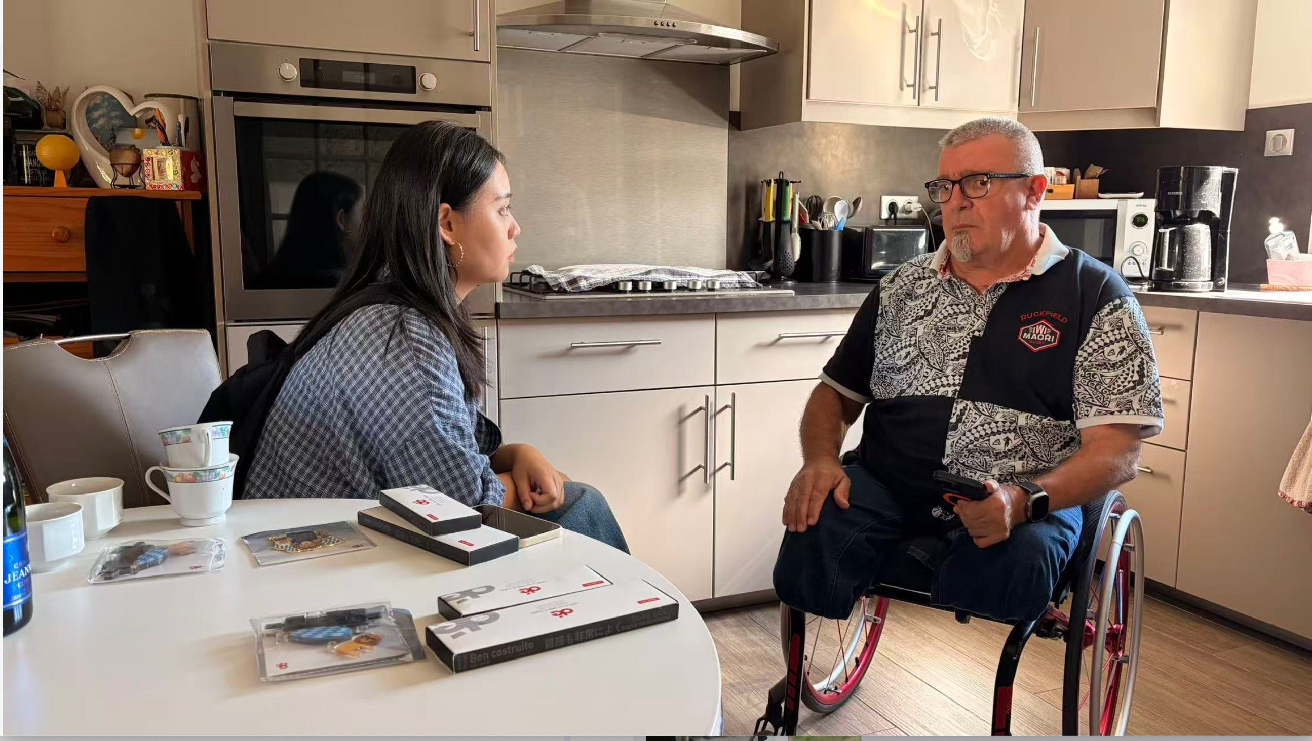 Conversation entre Michel et l’équipe depow à sa table